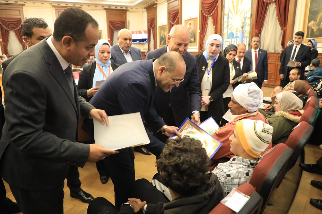 وزير القوى العامله 